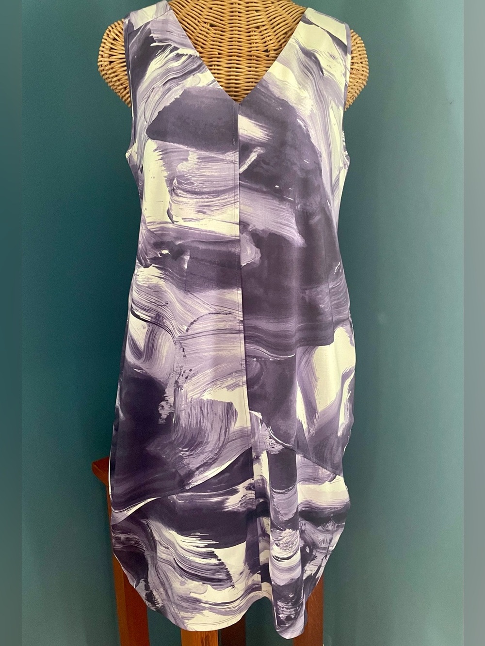 MarlaWynne Stretch Sleeveless Dress Purple White Brushstroke Pattern V-neck